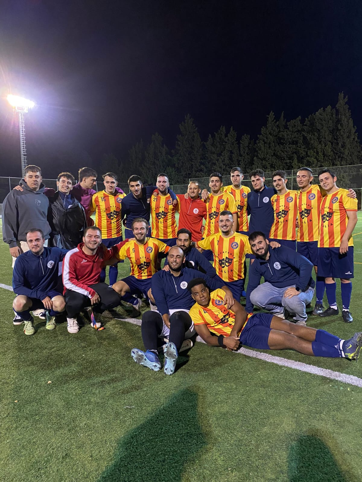 Equipo con equipación personalizada 3