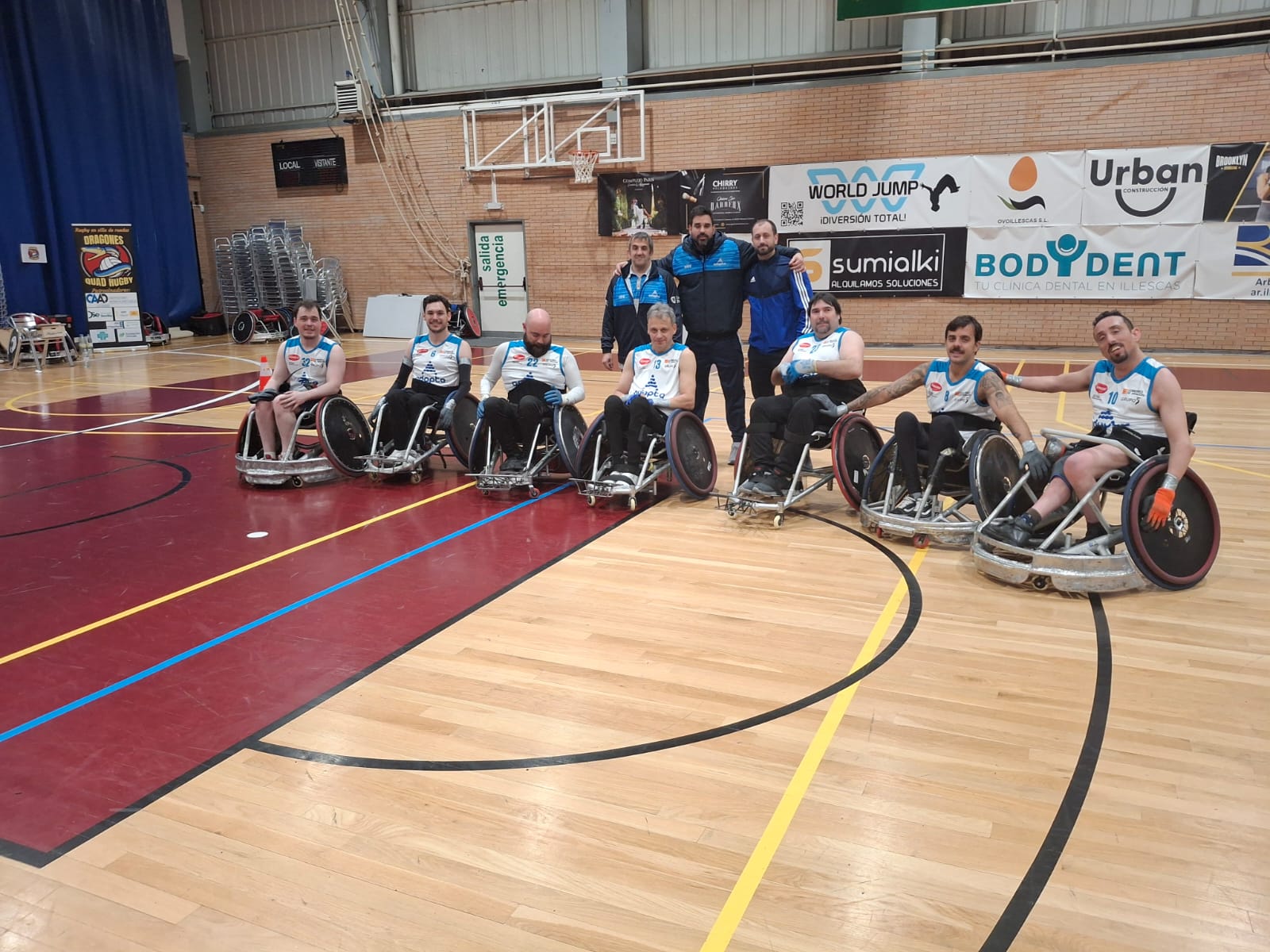 Equipo con equipación personalizada 4