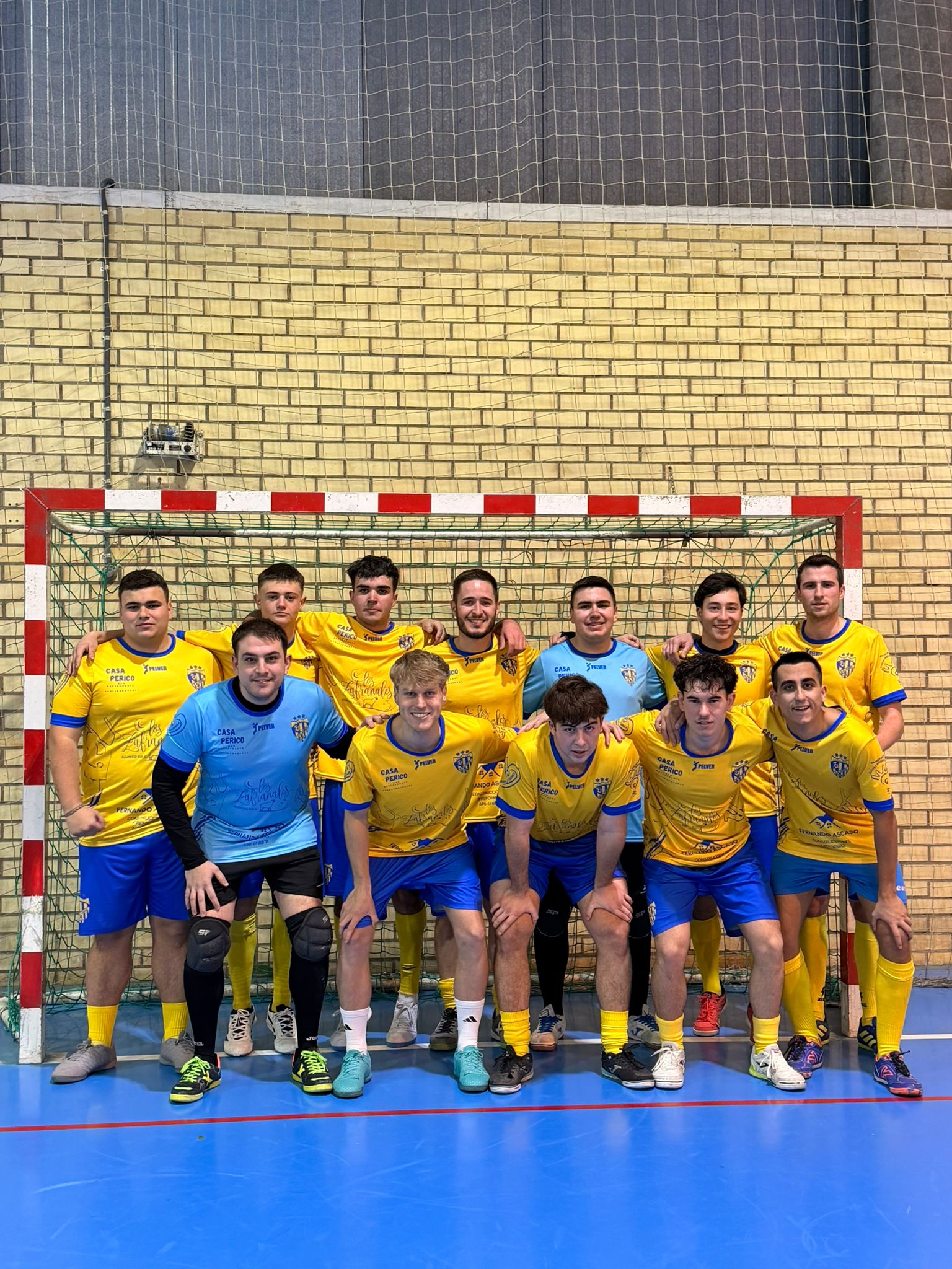 Equipo con equipación personalizada 6